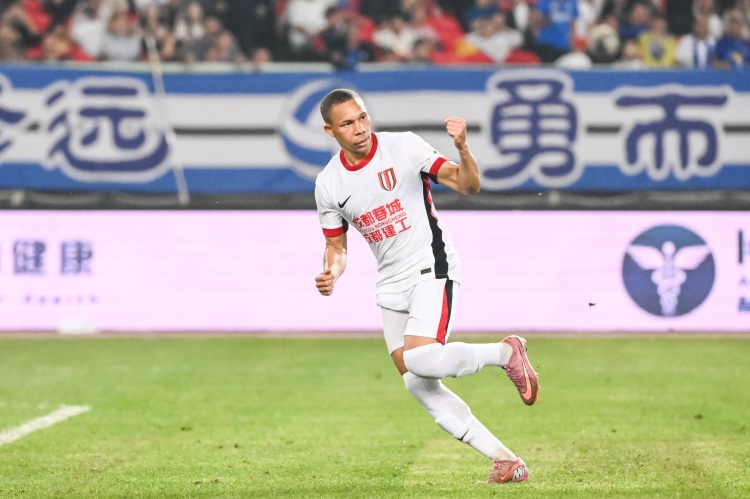 韦林顿·席尔瓦连续5场造进球 蓉城4连胜领跑中超