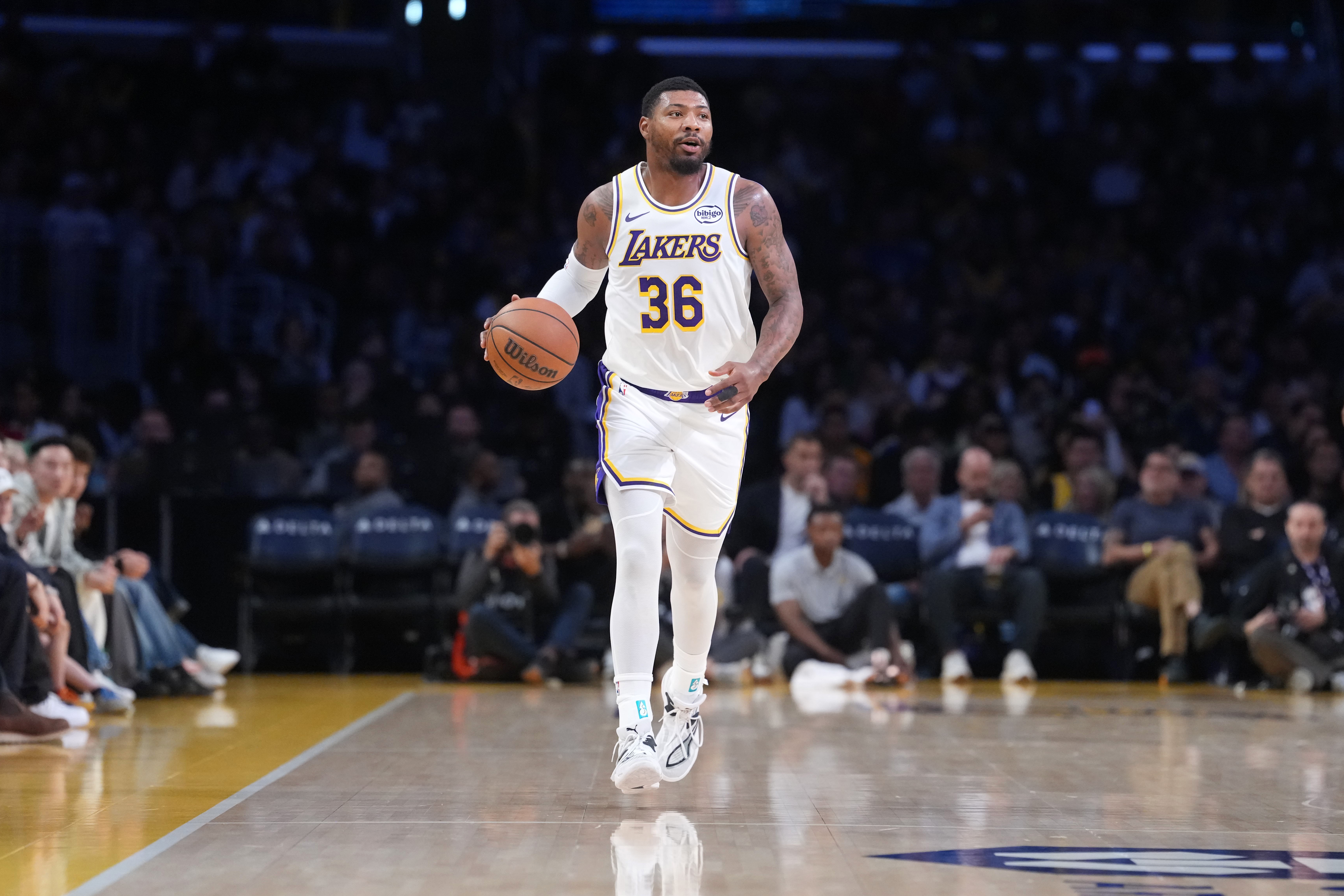 斯玛特攻防一体定基调 肯纳德赞其扛起球队