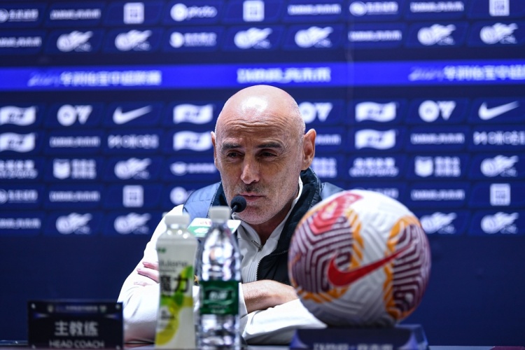 海港主场1-2负铜梁龙，两粒疑似点球未判引争议