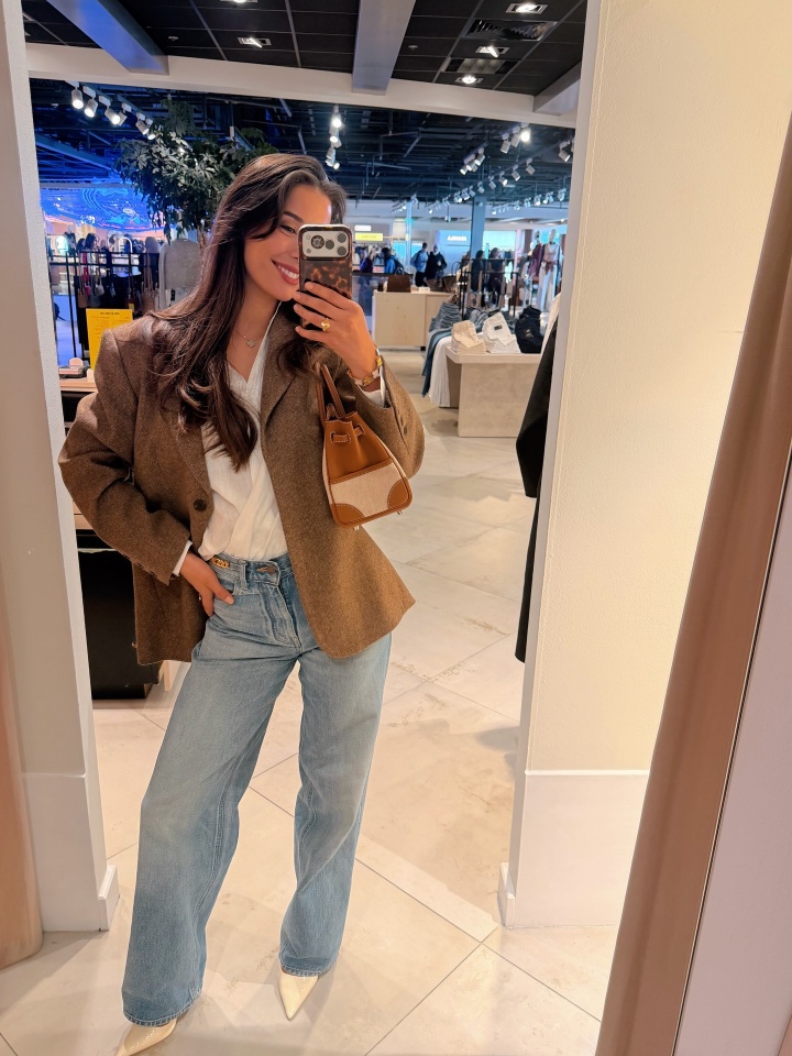 瓦尔加内衣T台秀 足坛伴侣动态一网打尽