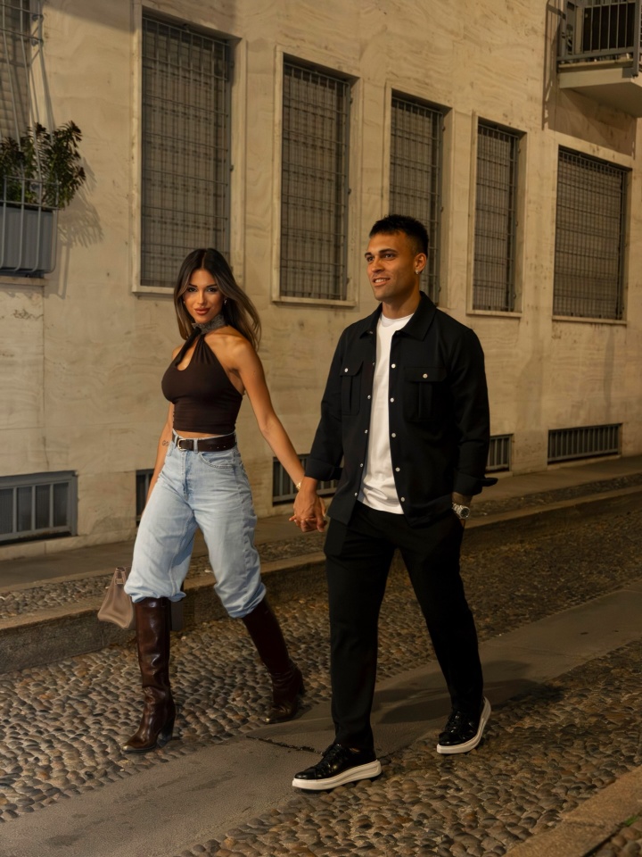 瓦尔加内衣T台秀 足坛伴侣动态一网打尽