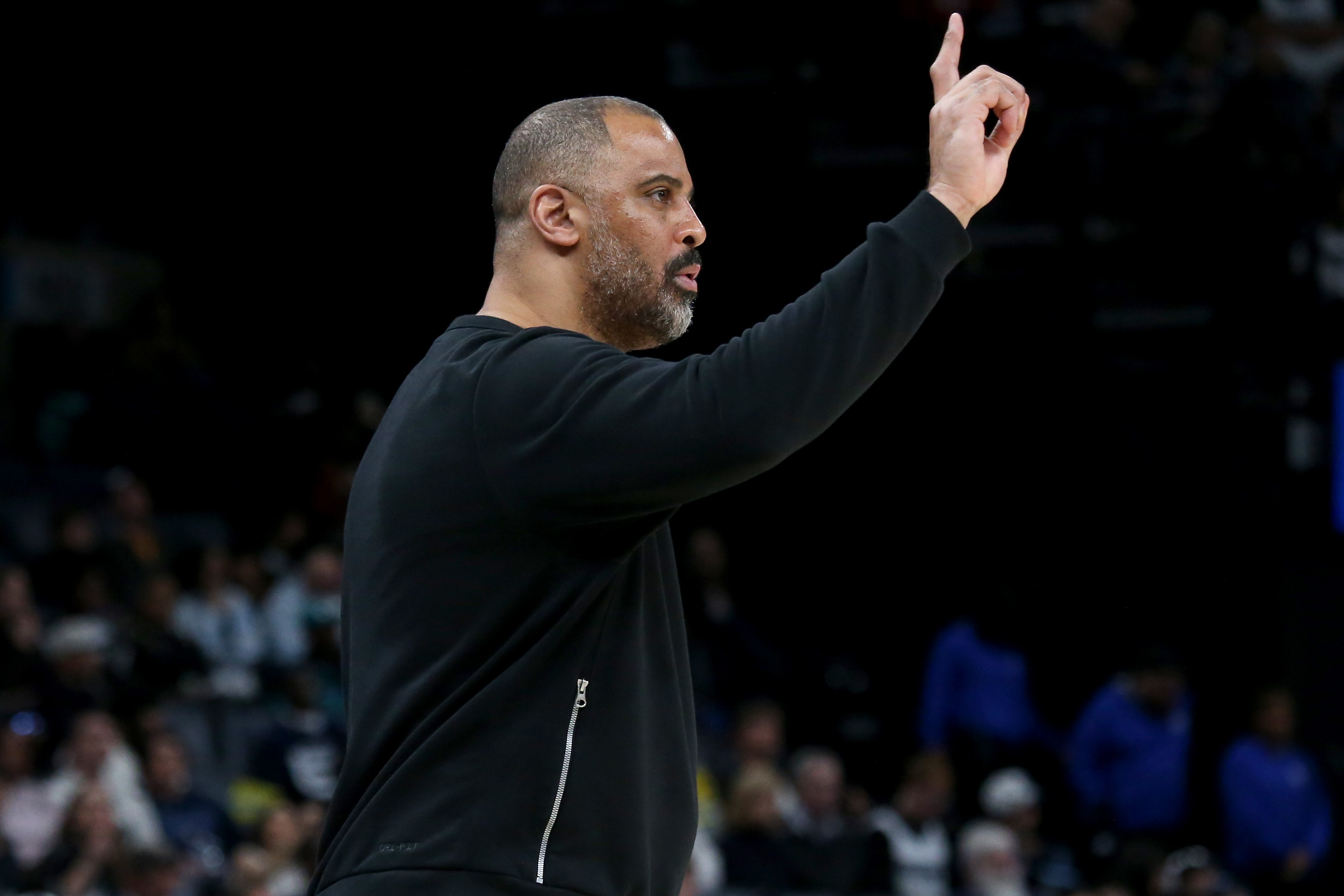 乌度卡：必须打好开局，湖人不想再飞回休斯敦