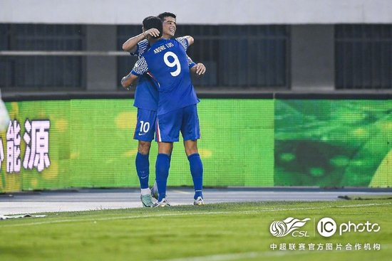 申花2-1客胜亚泰暂登顶 路易斯染黄无缘下轮战国安