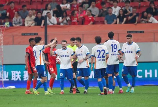 数据碾压：泰山20射海港10射 崔康熙战术成功仍留憾