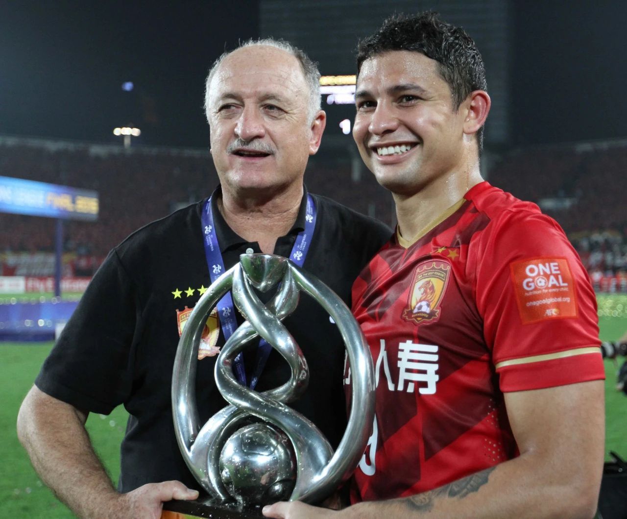 12年8冠双金靴，中超最成功外援艾克森退役