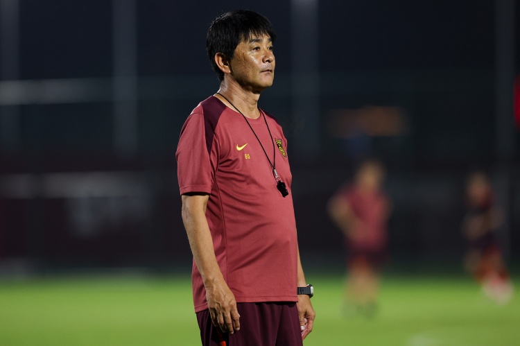 浮嶋敏低开高走：U17国足杀入决赛，临场换位何思凡成关键