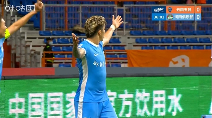 纳萨里奥反越位破门 VAR确认有效 河南客场1-0领先玉昆 纳萨里奥反越位破门 VAR确认有效 河南客场1-0领先玉昆