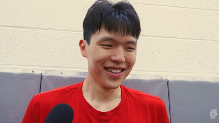杨瀚森：第二年没变化，上场打好球