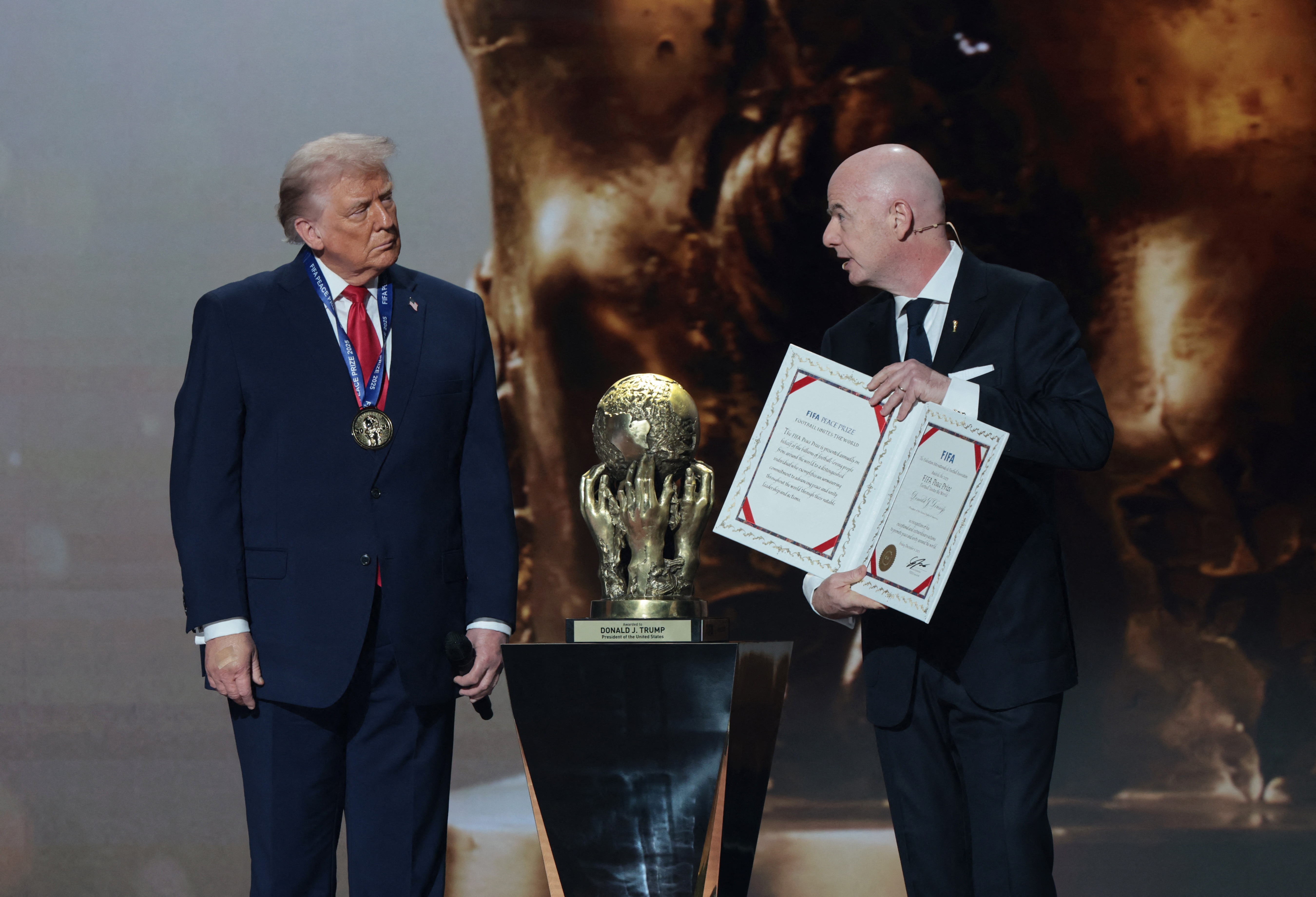 FIFA遭炮轰：C罗巴洛贡逃禁赛、阿根廷受益、特朗普获奖