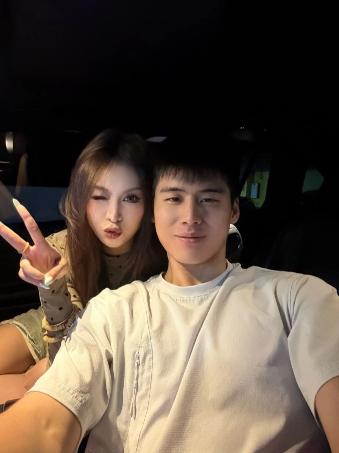 陈家政女友社媒晒甜蜜合照：这也不是个巧合 连我兄弟都晓得