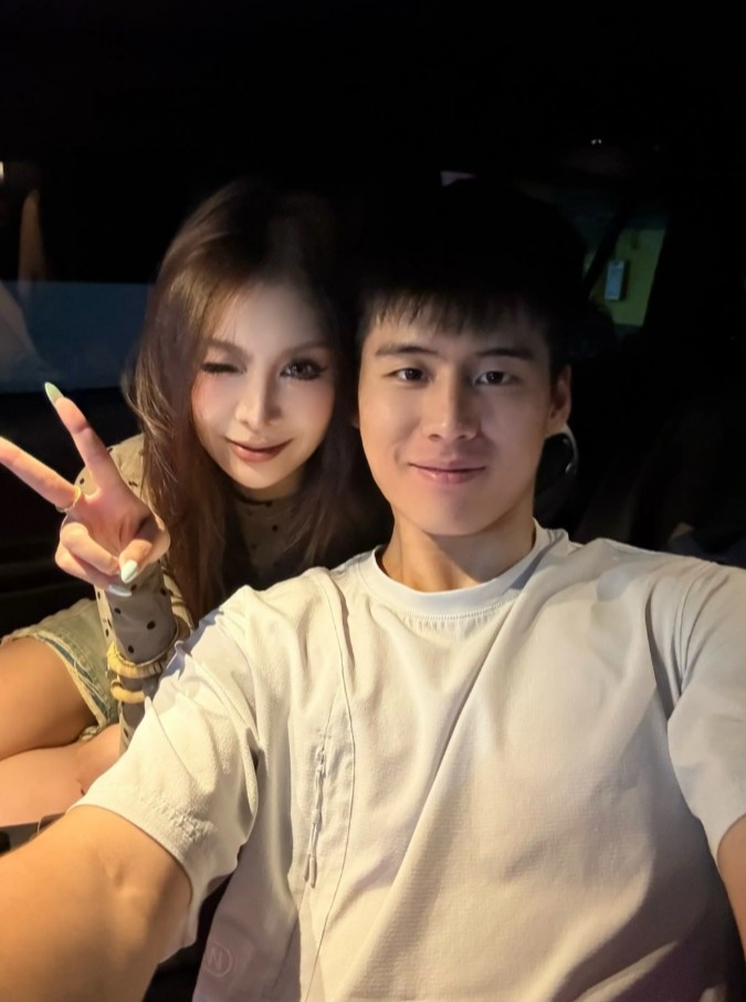 陈家政女友社媒晒甜蜜合照：这也不是个巧合 连我兄弟都晓得