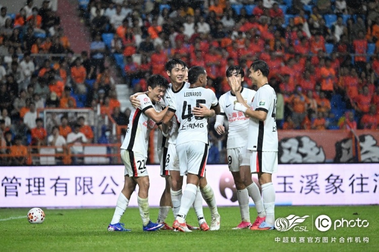 VAR两度介入无效 海港客场2-2遭云南玉昆逼平 VAR两度介入无效 海港客场2-2遭云南玉昆逼平