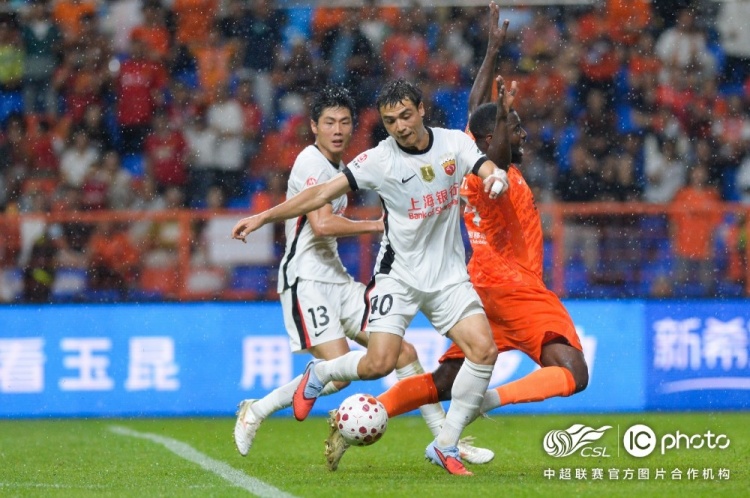 VAR两度介入无效 海港客场2-2遭云南玉昆逼平 VAR两度介入无效 海港客场2-2遭云南玉昆逼平