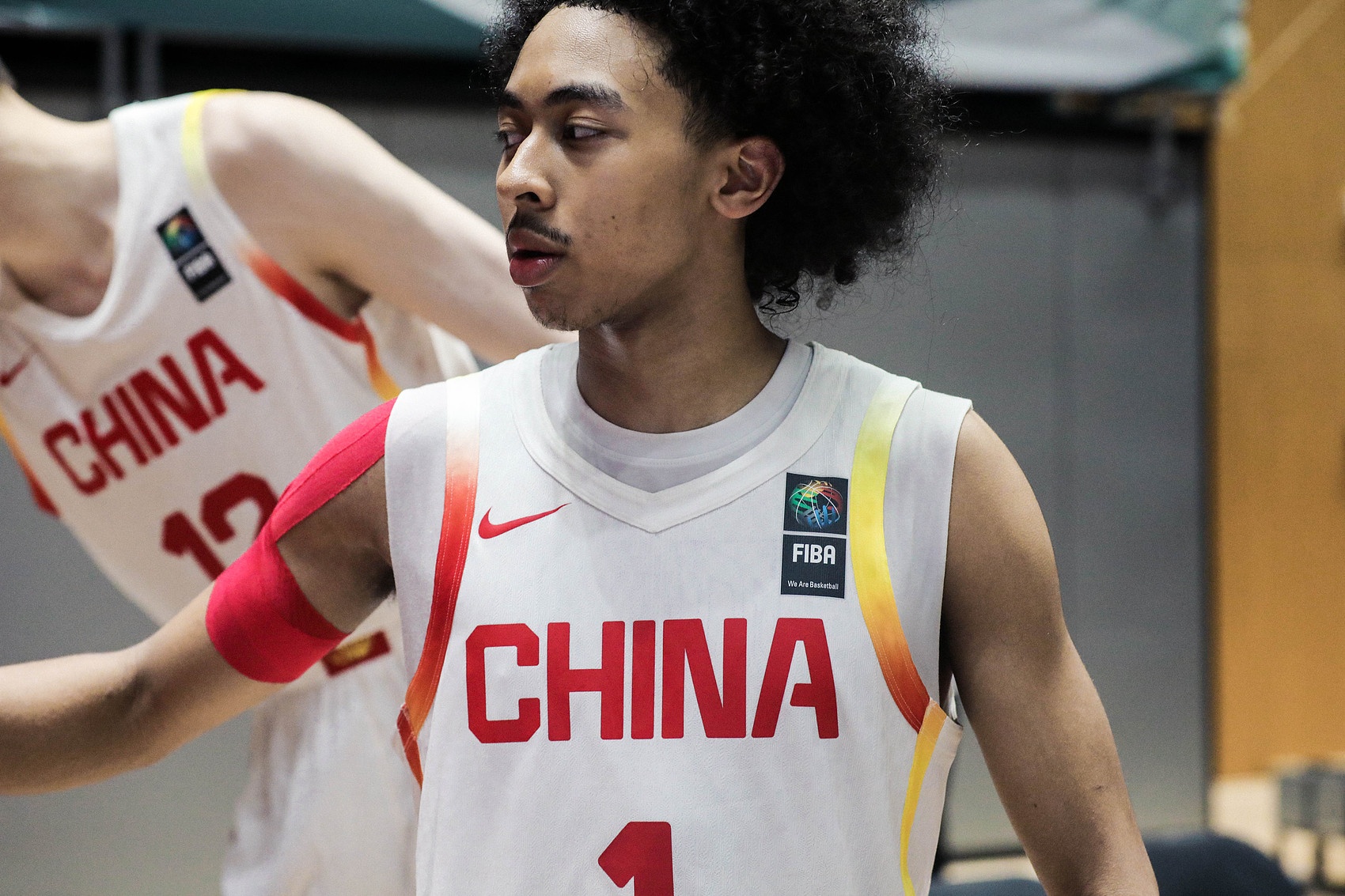 朱正:FIBA首秀紧张到跳球 三分命中后找到节奏 不在意身高质疑