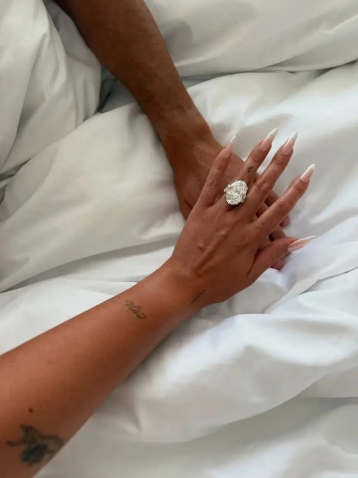 C罗婚期进入倒计时 乔治娜钻戒估值2500万欧 C罗婚期进入倒计时 乔治娜钻戒估值2500万欧
