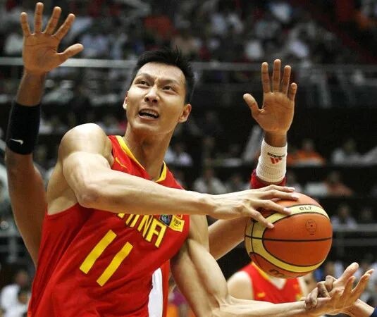 2013年男篮负中国台北：戴维斯13中12不是易建联的锅