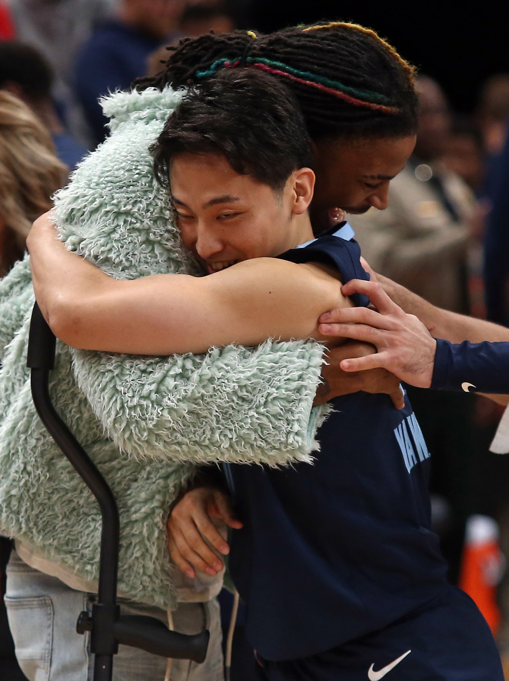莫兰特转发河村勇辉夏联集锦 前灰熊队友场均8.2分4.8助攻