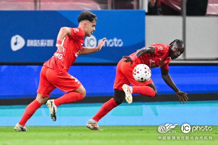 三球被吹+点球被扑 海港0-1不敌十人泰山