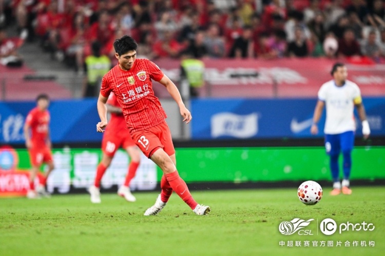 三球被吹+点球被扑 海港0-1不敌十人泰山 三球被吹+点球被扑 海港0-1不敌十人泰山