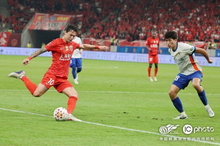 三球被吹+点球被扑 海港0-1不敌十人泰山 三球被吹+点球被扑 海港0-1不敌十人泰山