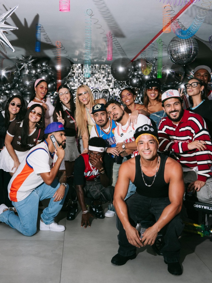 维尼修斯社媒回复女友：我爱你