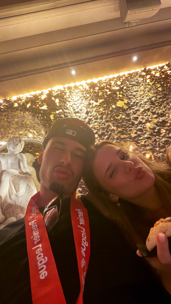 马丁内利未婚妻社媒晒照庆祝阿森纳英超夺冠 马丁内利未婚妻社媒晒照庆祝阿森纳英超夺冠