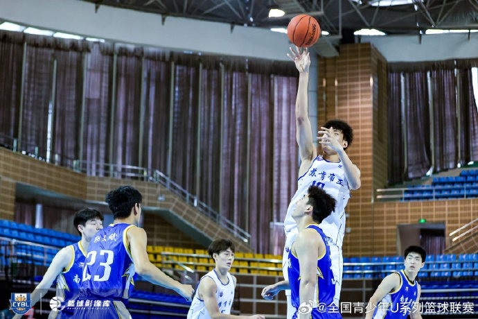 中国U21篮板王吴嘉浩签约西甲穆尔西亚 中国U21篮板王吴嘉浩签约西甲穆尔西亚