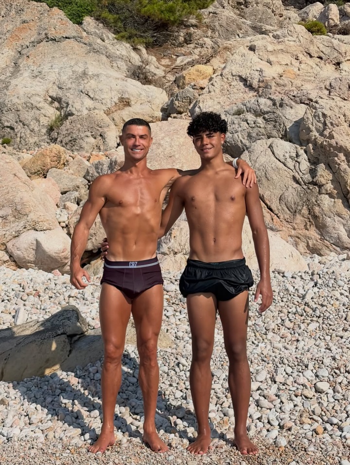足坛休赛期场外动态：里沙利松妻子三套泳装，加维染粉发，维尼修斯复合