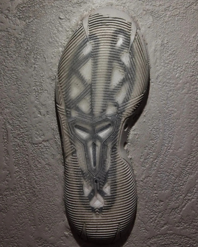 科比最后一款亲签战靴Nike Kobe NXT Prototype谍照曝光,2027年发售 科比最后一款亲签战靴Nike Kobe NXT Prototype谍照曝光,2027年发售