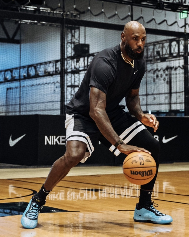 LeBron 24正式亮相 詹姆斯称其史上最轻个人战靴