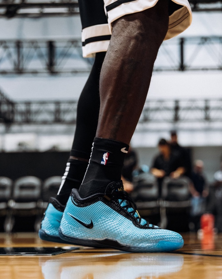 詹姆斯晒LeBron 24上脚训练照:史上最轻正代已量产 詹姆斯晒LeBron 24上脚训练照:史上最轻正代已量产