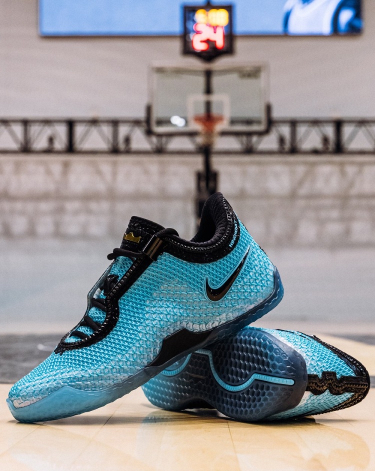 詹姆斯晒LeBron 24上脚训练照:史上最轻正代已量产 詹姆斯晒LeBron 24上脚训练照:史上最轻正代已量产