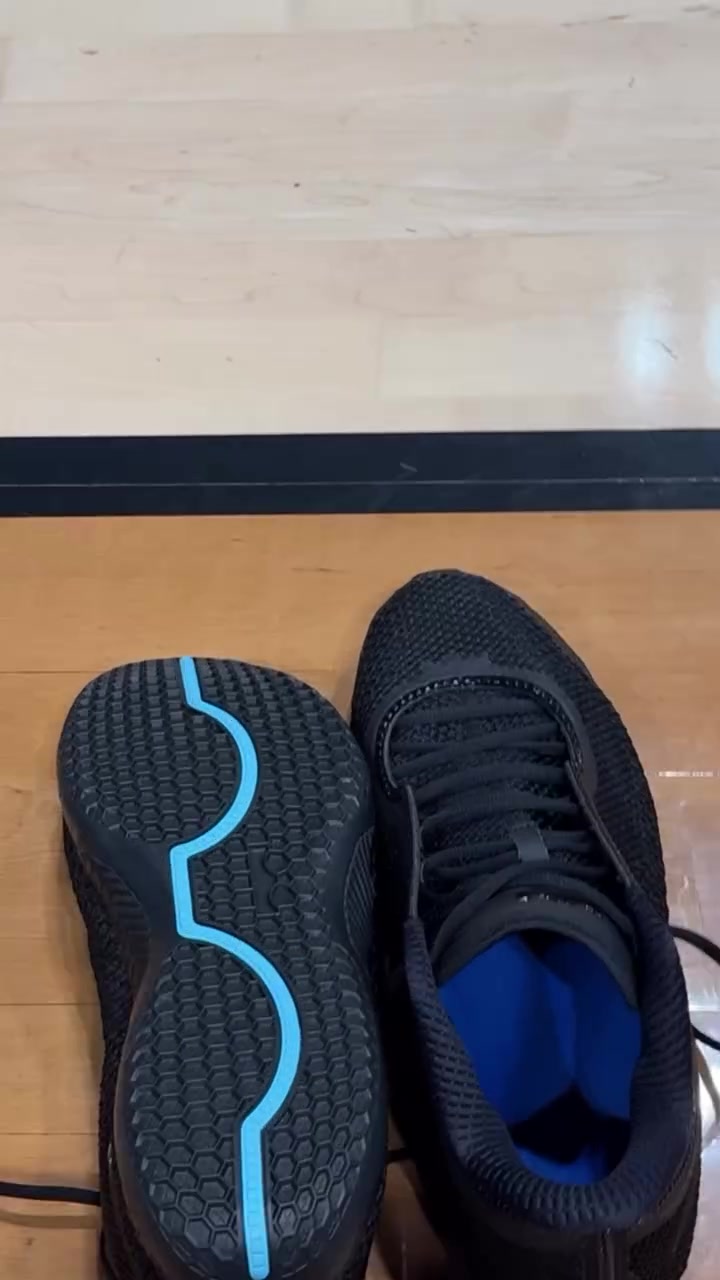 詹姆斯晒LeBron 24上脚训练照:史上最轻正代已量产 詹姆斯晒LeBron 24上脚训练照:史上最轻正代已量产