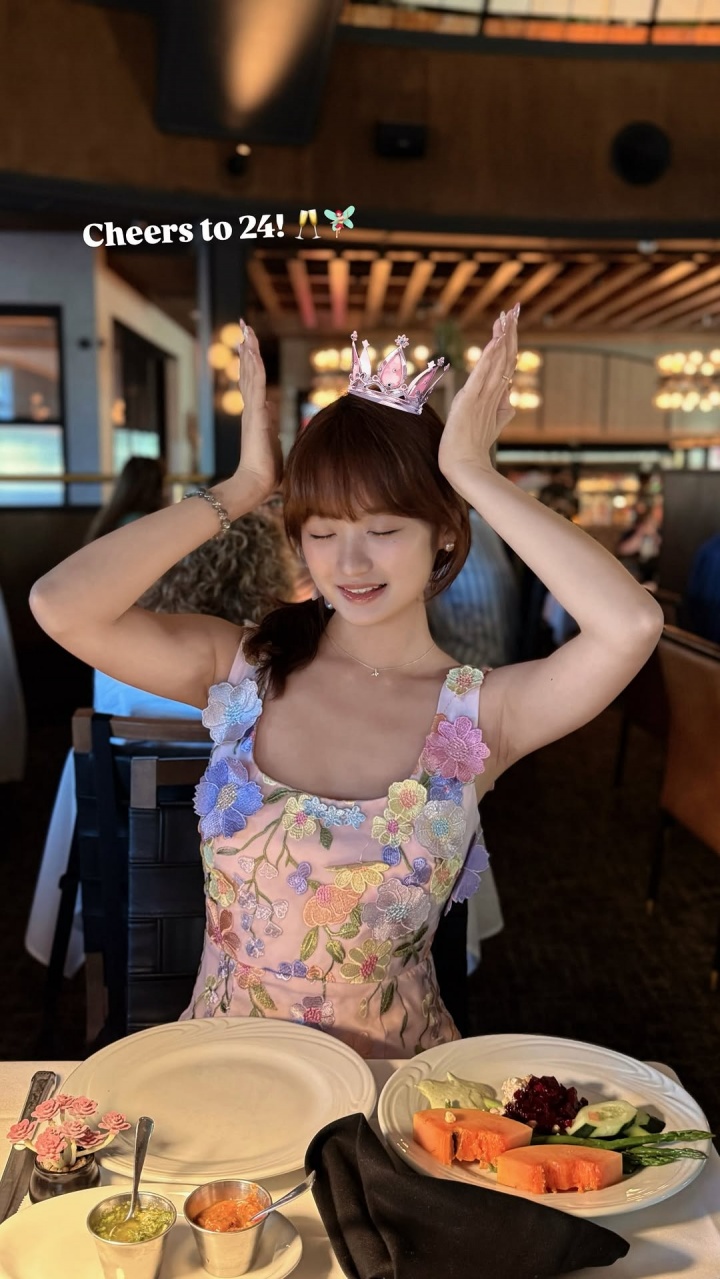女大三!杨瀚森女友24岁生日晒照 女大三!杨瀚森女友24岁生日晒照