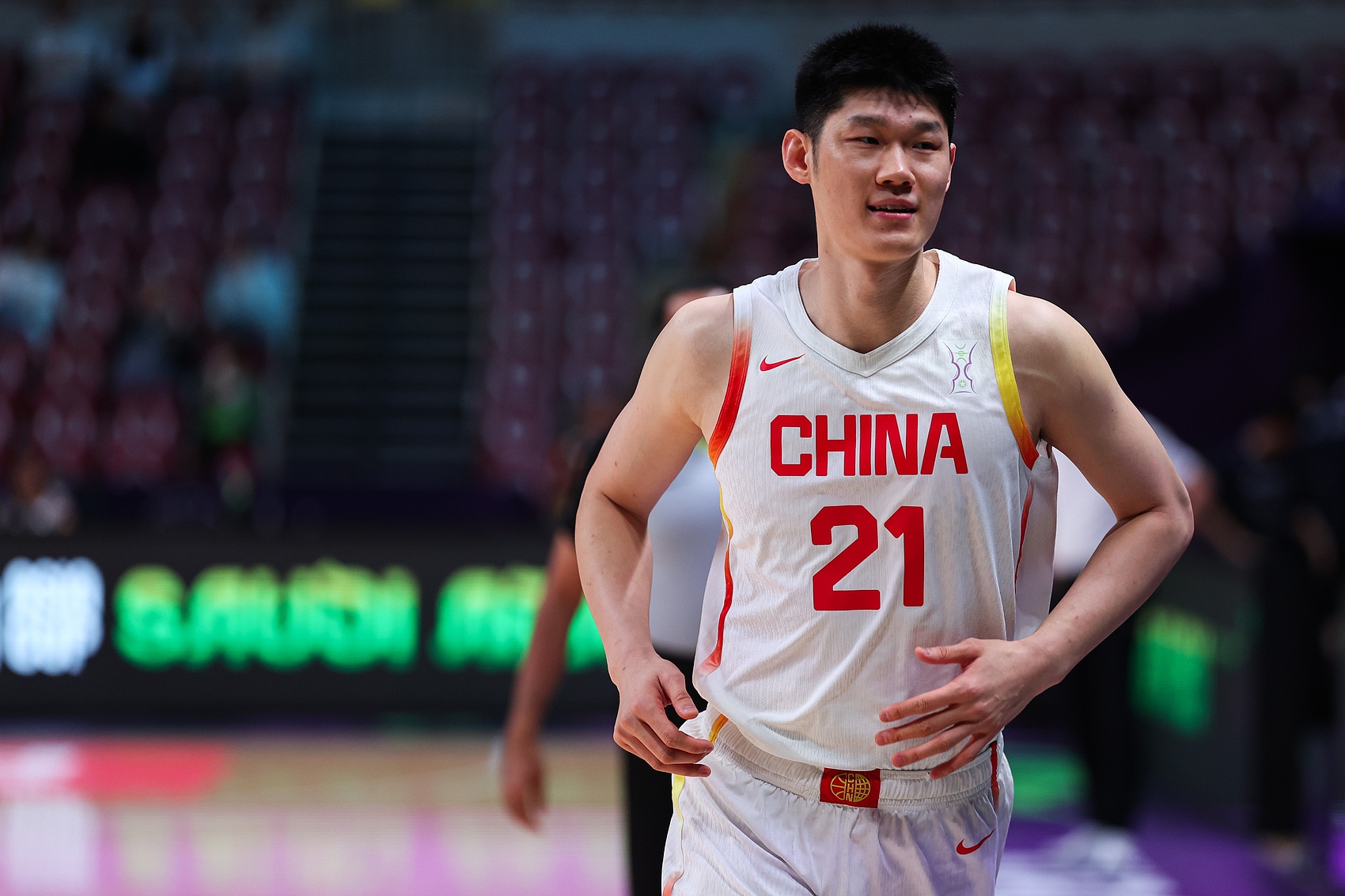 郭艾伦:中国男篮别老是沉退,胡金秋能防各种位置 郭艾伦:中国男篮别老是沉退,胡金秋能防各种位置