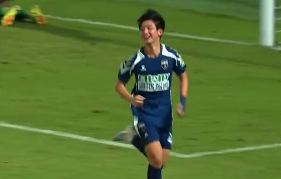16岁10个月零11天 孙臣曦补时垫射收获职业生涯首球