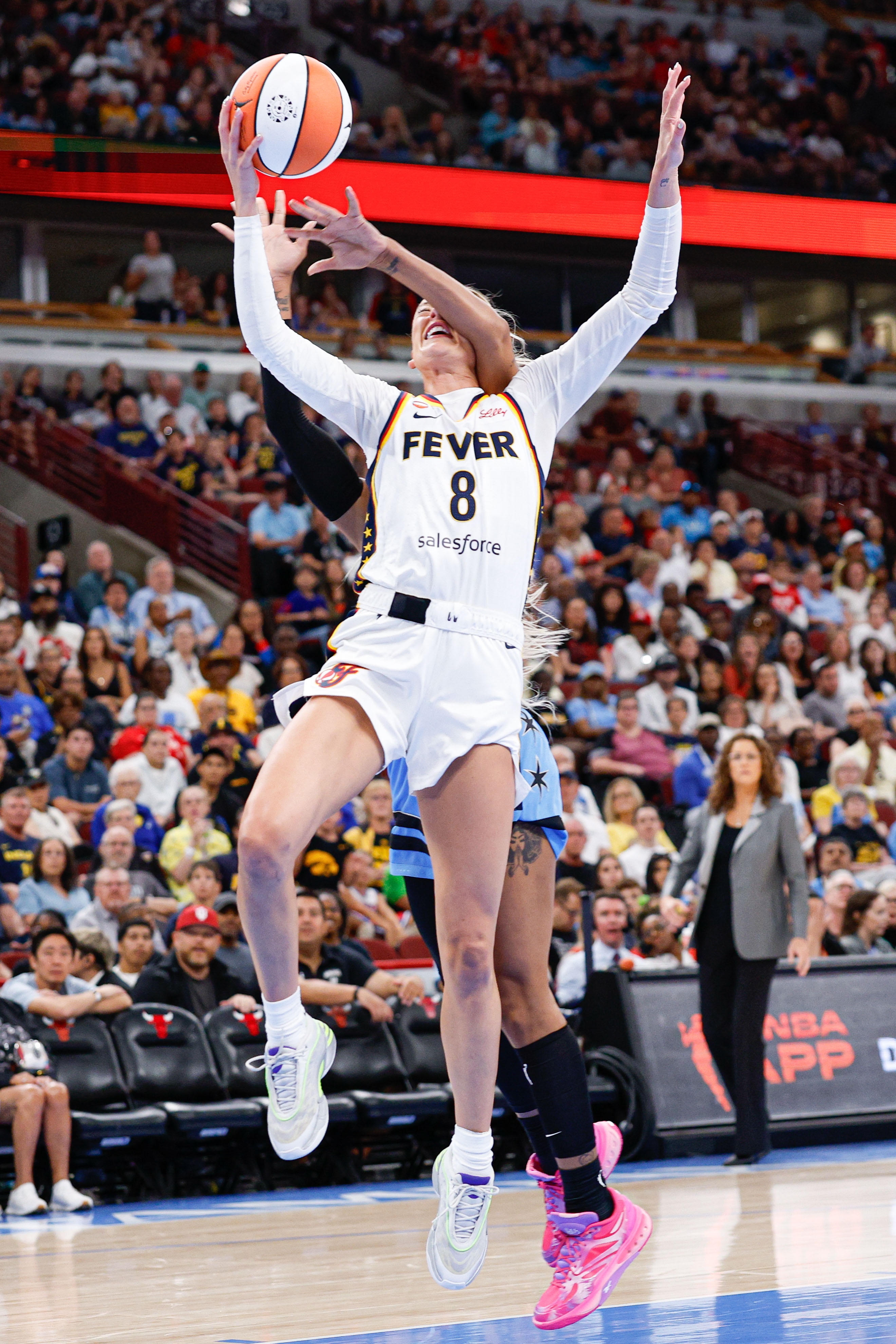 WNBA卡林顿二级恶犯驱逐后发文：白人特权言论不针对犯规