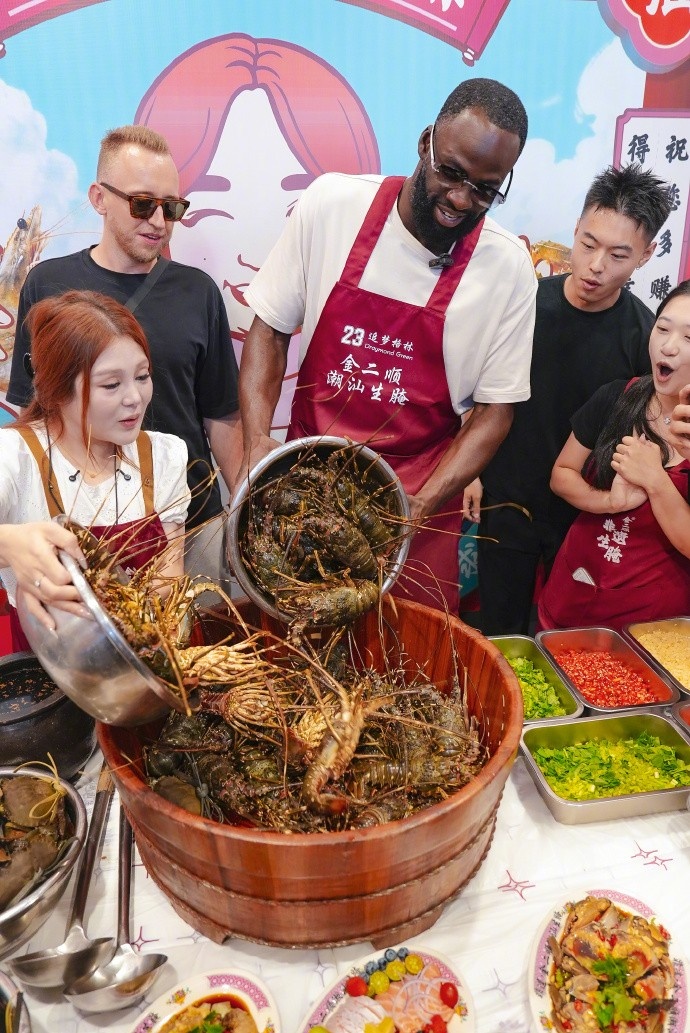 追梦格林汕头站：打卡小公园 参与制作生腌