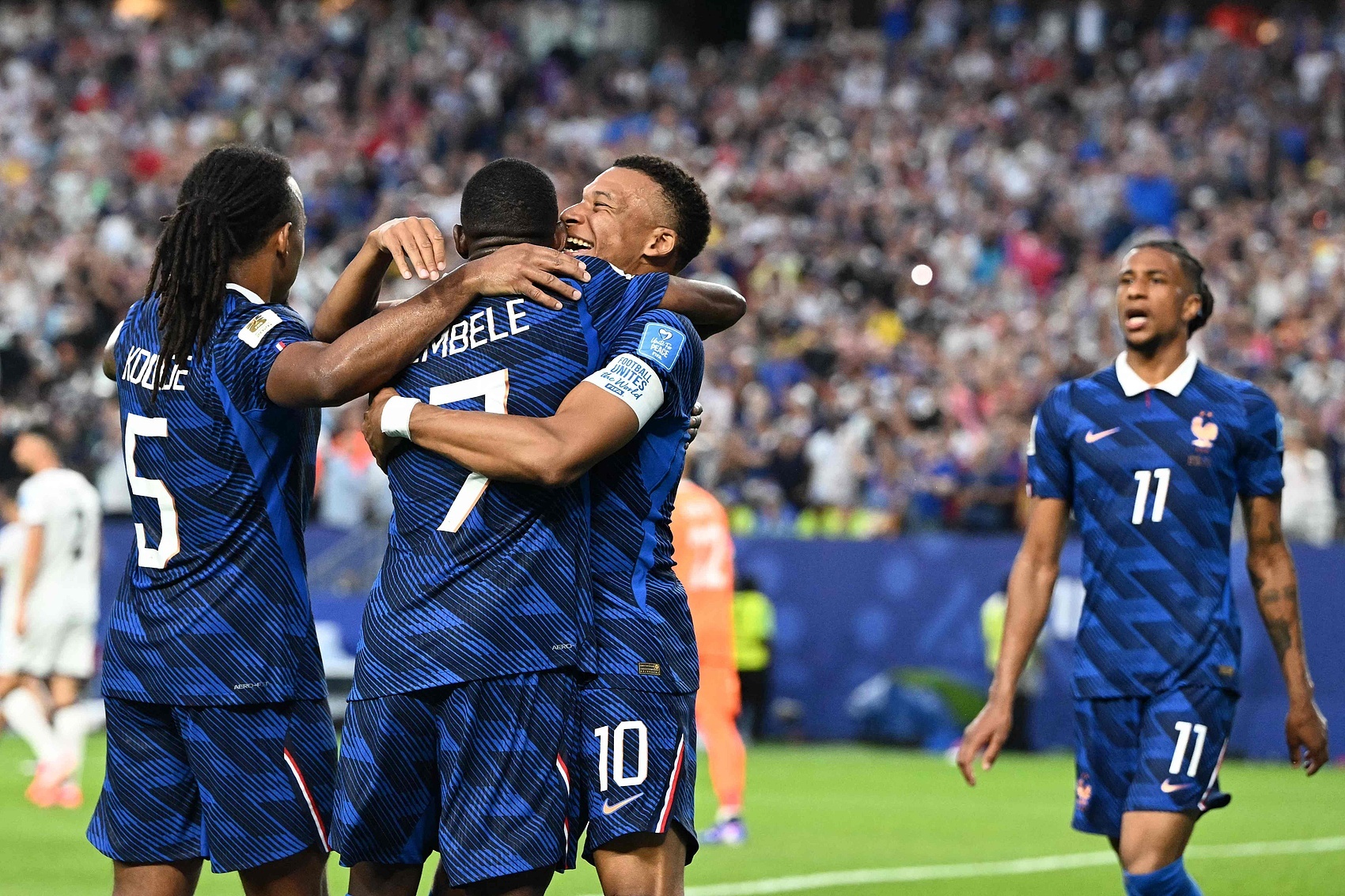 法国5亿锋线换3.1亿替补，3-0伊拉克提前出线